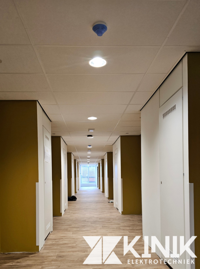 DALI gestuurde lichtlijnen met bewegingssensoren voor energiebesparing