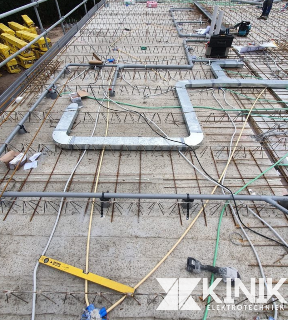 Elektra leidingen leggen op breedplaatvloeren in de ruwbouw fase