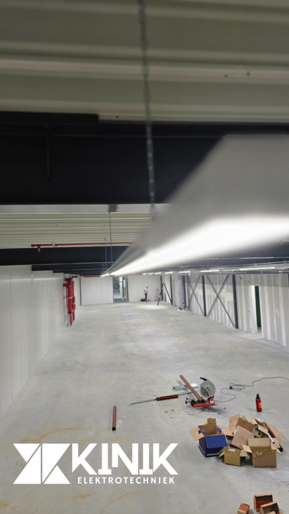 Energiezuinige LED lijnverlichting voor werkplaatsen en distributiecentra