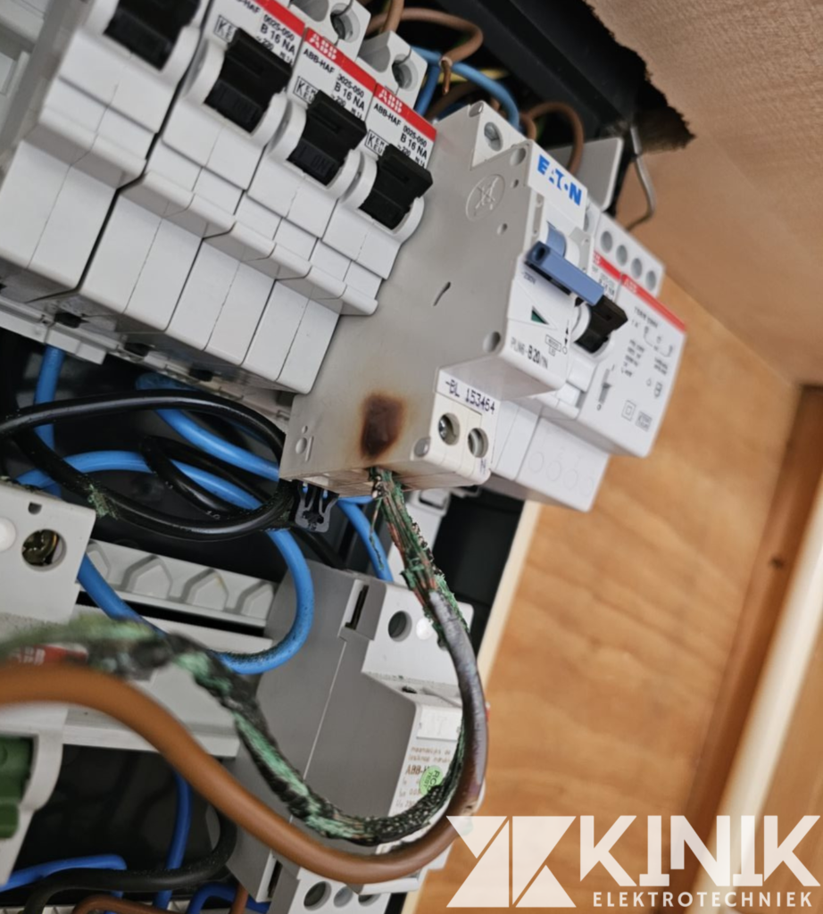 Opsporen van smeulende bedrading en brandgevaar in een verouderde meterkast